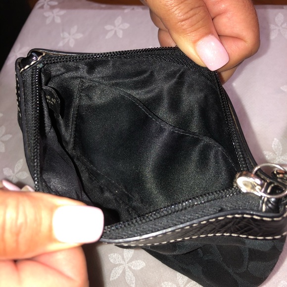 Black Coach Wristlet 🖤 - Picture 6 of 6
